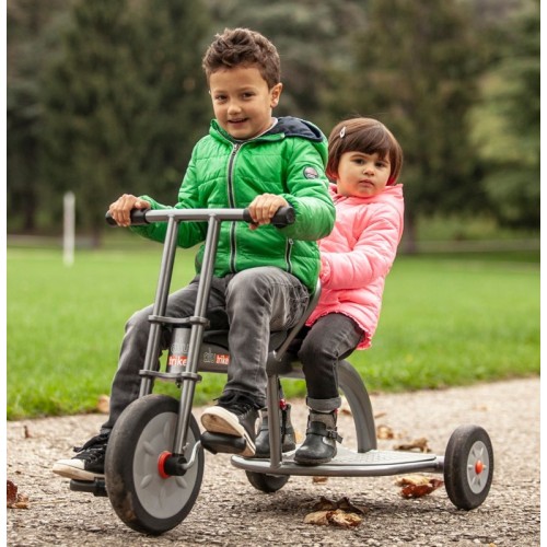 Tricycle tandem cour école