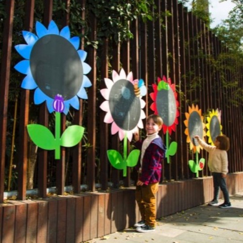 Tableaux extérieur cour d'école fleurs