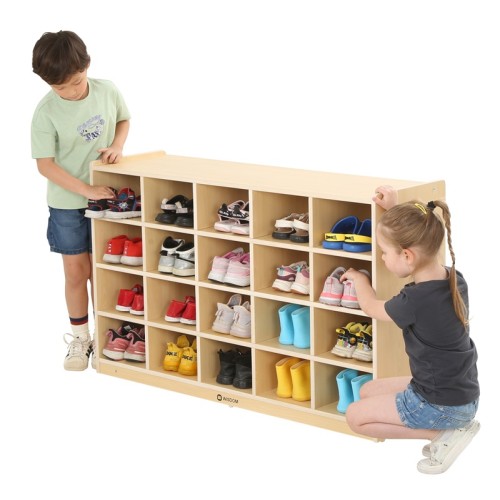 Etagères pour chaussures d'enfants