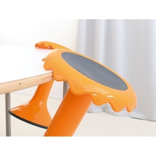 Tabouret appui sur table