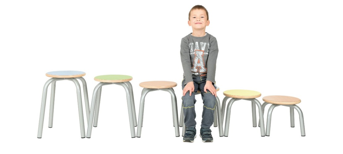 Chaise, tabouret et banc primaire