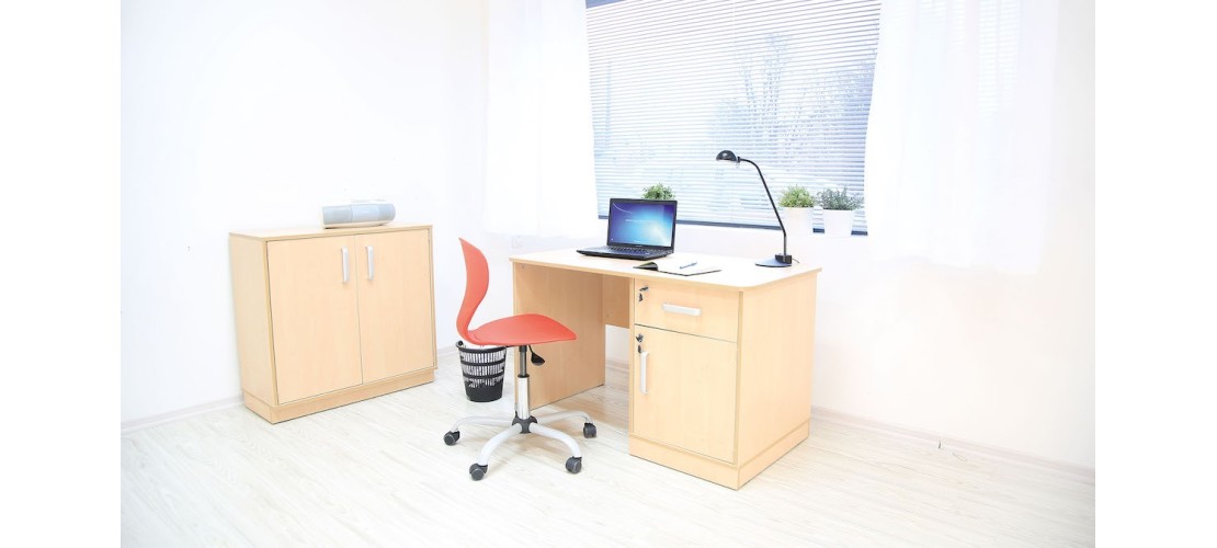 Bureau et chaise professeur