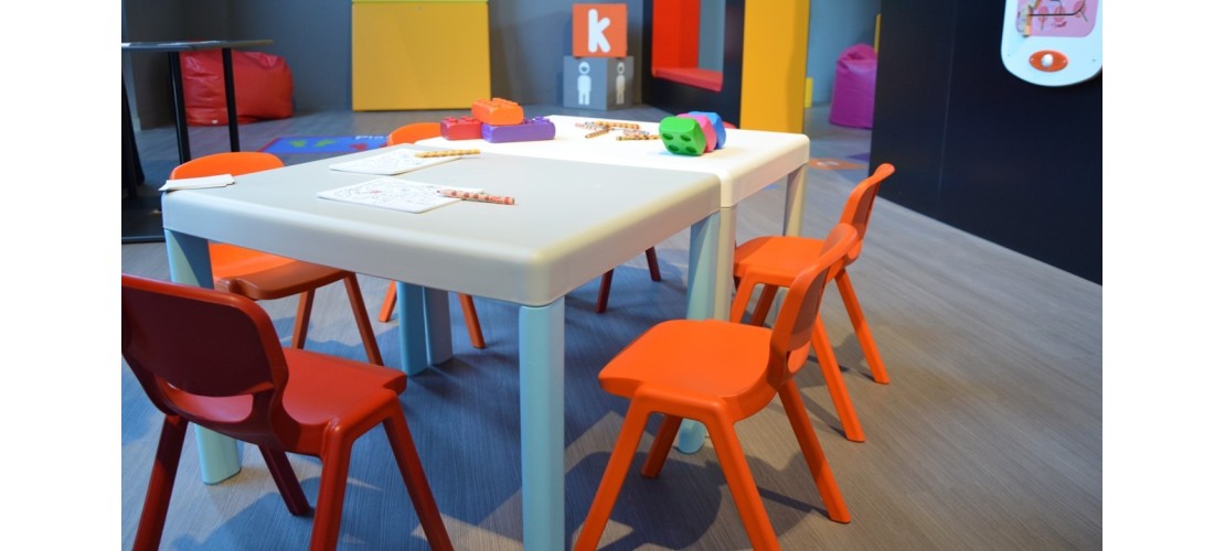 Table et chaises pour animation