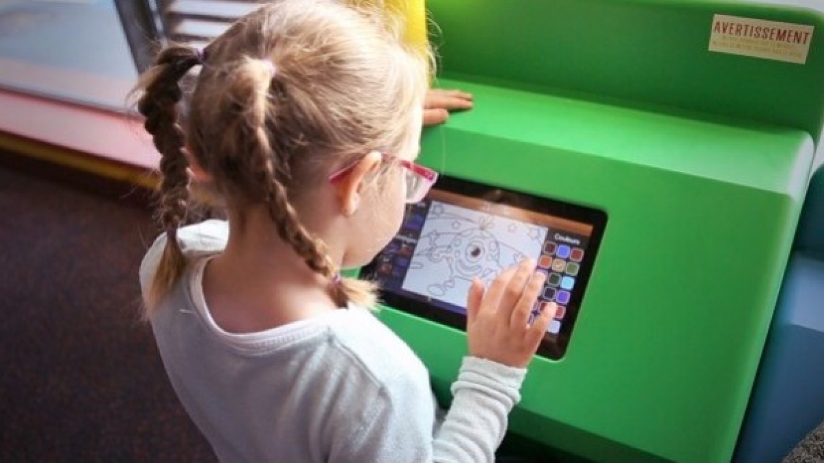 La borne interactive enfant : un atout pour votre espace enfants !