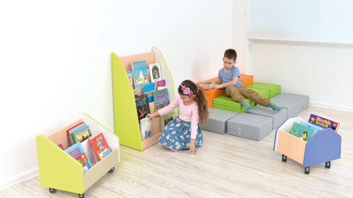 Meubles personnalisables pour école et centre de loisirs : découvrez la gamme QUADRO avec meuble à roulettes, avec plinthe ou en couleurs !